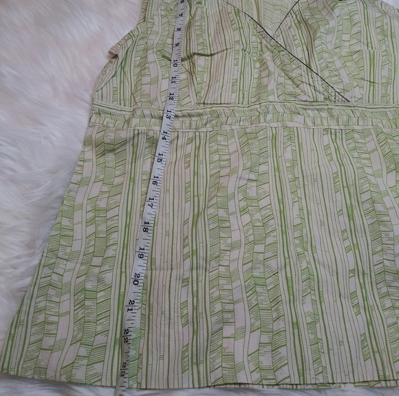 Old Navy Womans V-neck lighgreen sleveles … - Picture 4 of 15